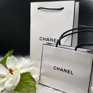 New!  (2) Gift Bags Medium 9.25” x 6.25” & Small 4.75” x 5.25”